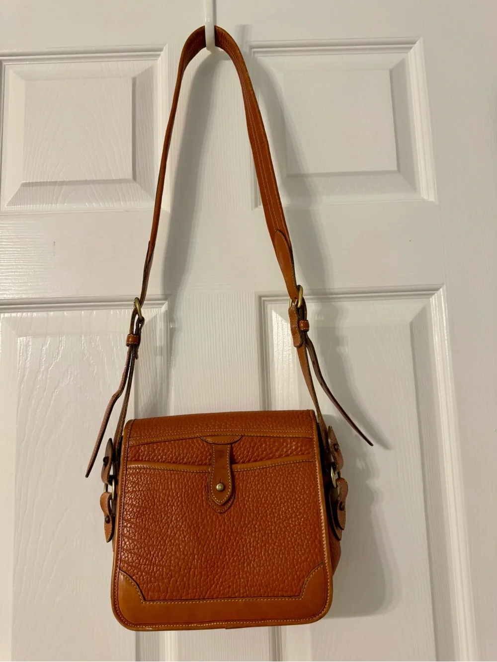 Vintage Dooney & Bourke Brown Leather Pebbled Crossbody Buckle Closure Purse Bag